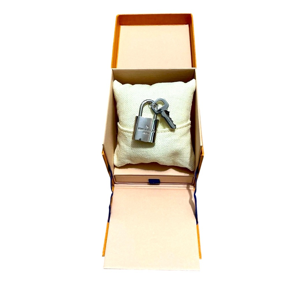 LOUIS VUITTON Silver Lock and Key Set 315 Excellent Condition - Picture 8 of 15